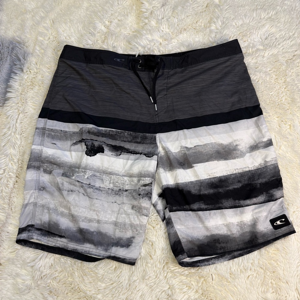 O'Neill mens Black/Gray Board Shorts abstract Stripes design 40” waist 9” Inseam